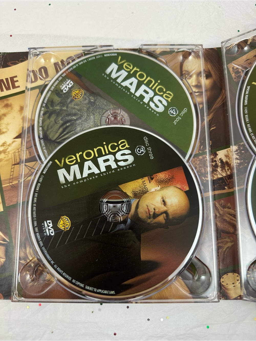 Veronica Mars The Complete Third Season DVD Box Set - Gold/Black - Picture 8 of 16